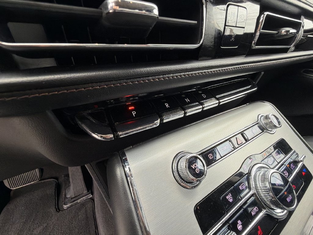 Used 2023 Lincoln Aviator AWD w/ Premium Package image 25