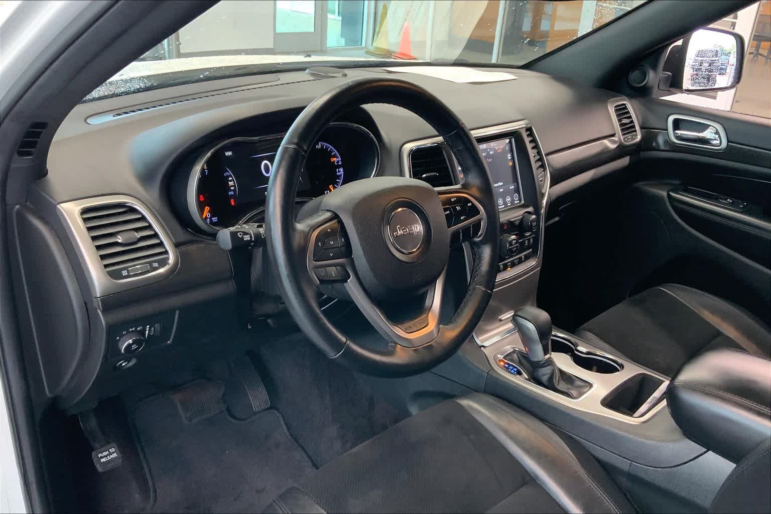 Used 2018 Jeep Grand Cherokee Altitude RWD image 17