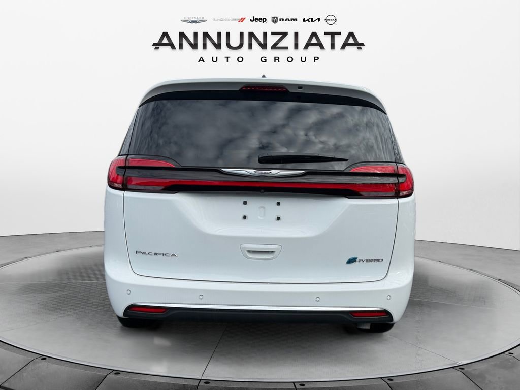 Certified 2023 Chrysler Pacifica Touring-L w/ Uconnect Theater Family Group image 4