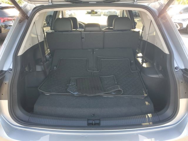 Certified 2024 Volkswagen Tiguan SE image 7