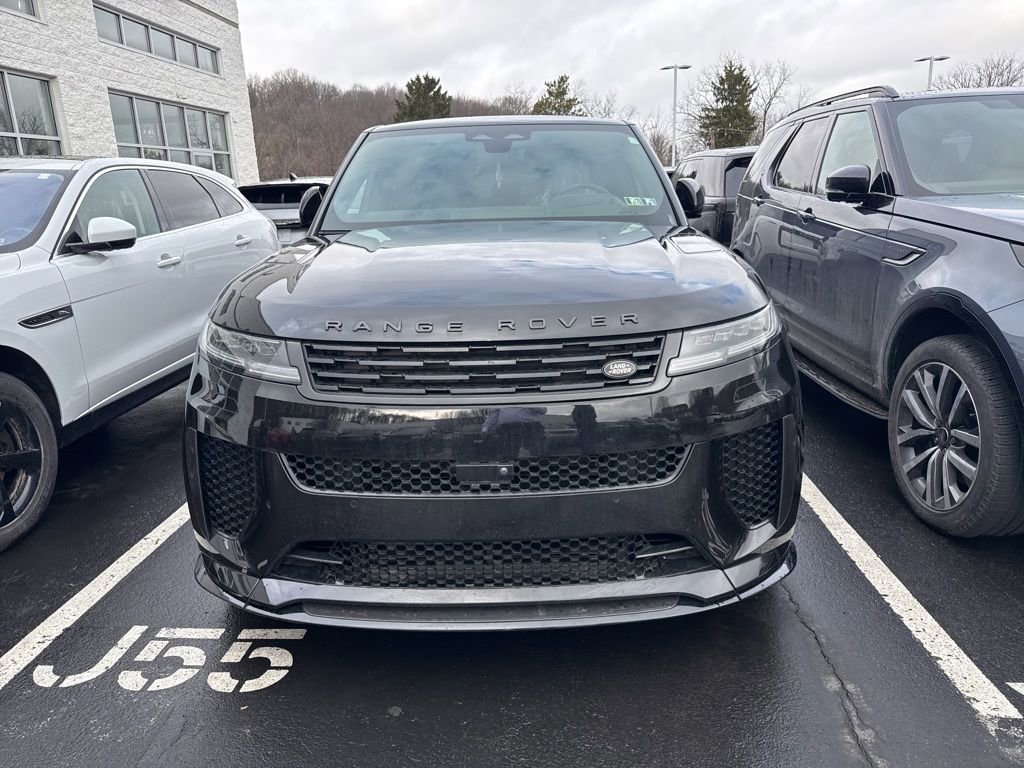 Used 2024 Land Rover Range Rover Sport image 3