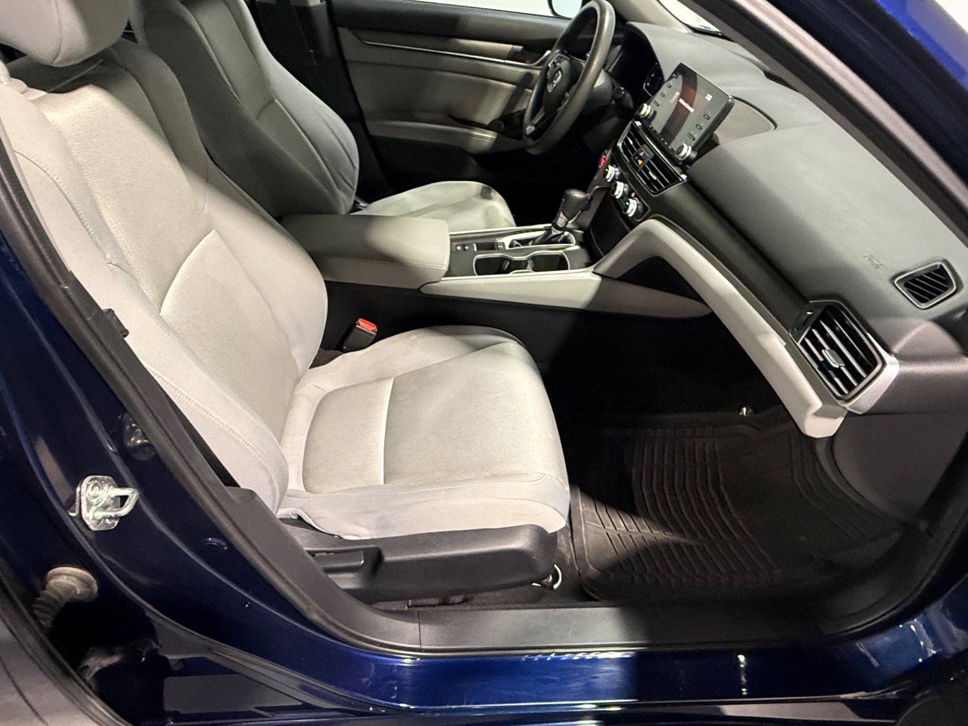 Used 2018 Honda Accord LX image 31
