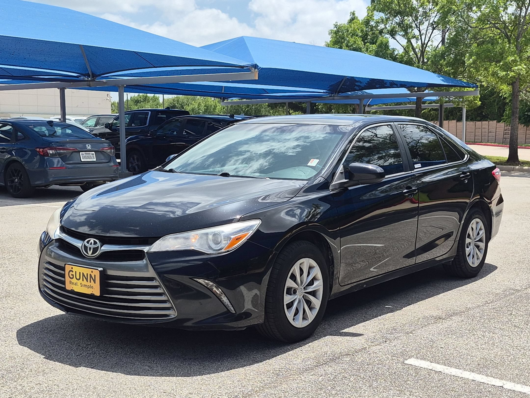 Used 2017 Toyota Camry LE FWD image 5