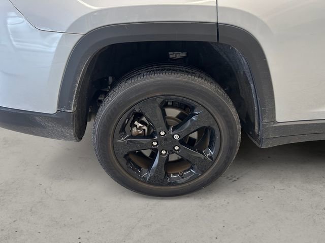 Used 2023 Jeep Grand Cherokee L Laredo image 14