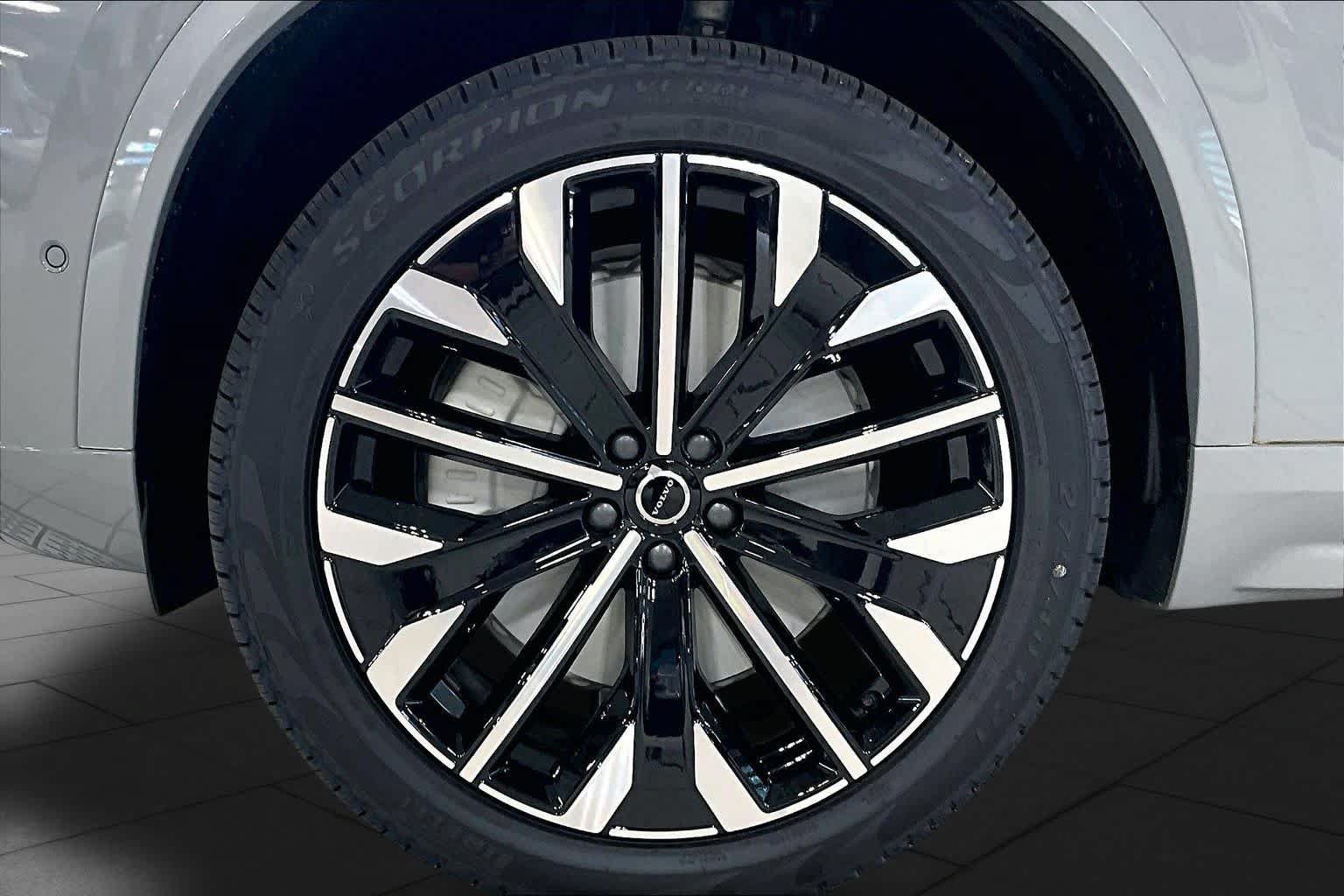 New 2026 Volvo XC90 B6 Ultra w/ Protection Package Premier AWD/4WD image 16
