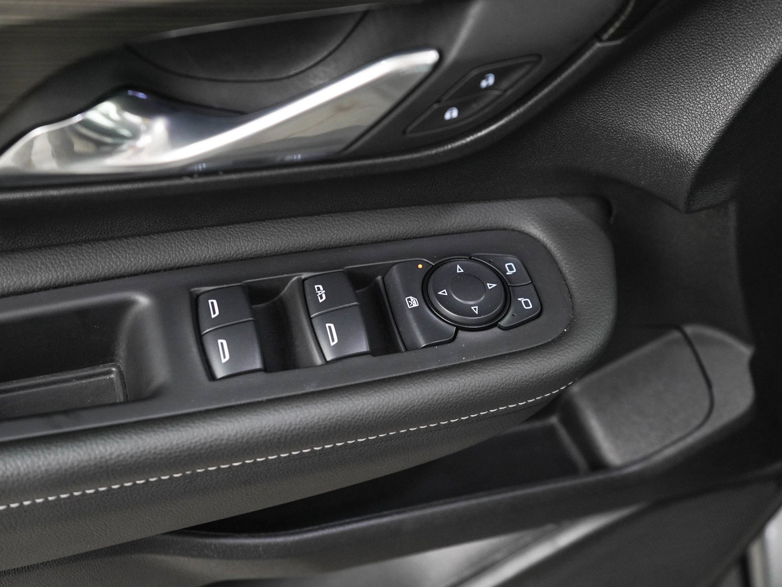 Used 2024 GMC Terrain SLE FWD image 19
