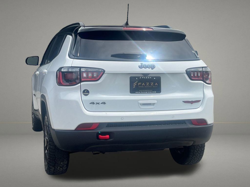 Used 2025 Jeep Compass Trailhawk AWD/4WD image 3