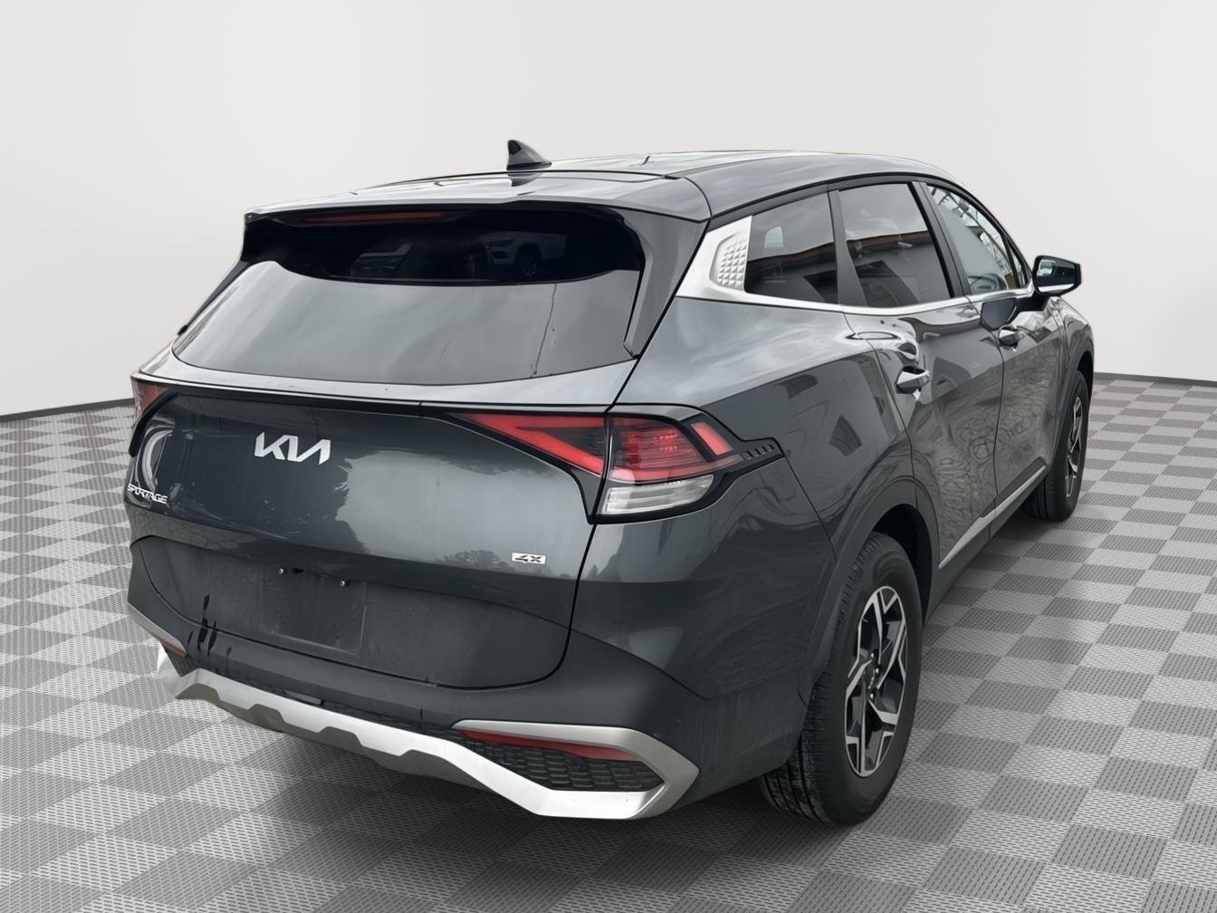 Used 2025 Kia Sportage LX image 3
