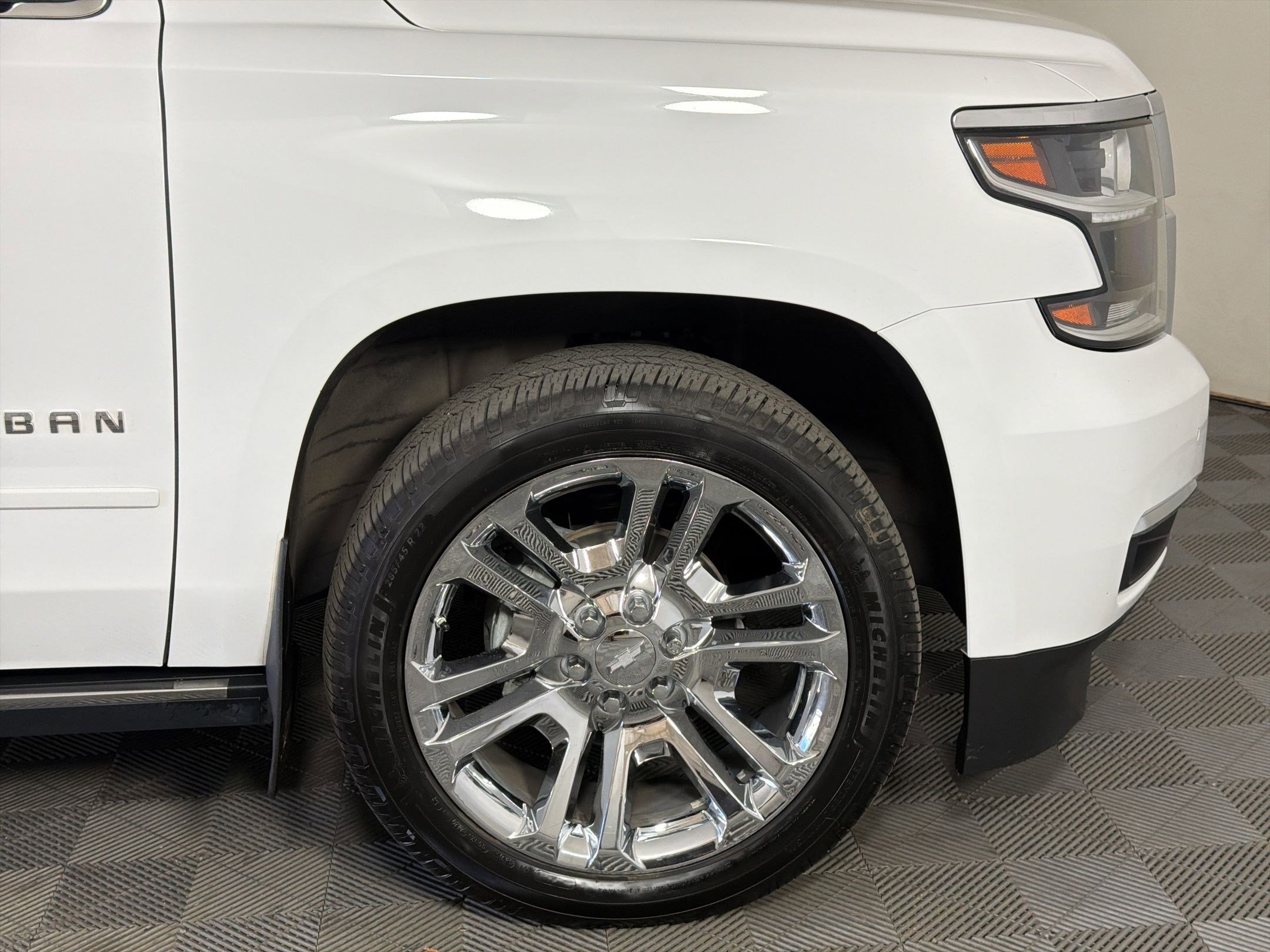 Used 2019 Chevrolet Suburban Premier w/ Premier Plus Edition AWD/4WD image 12