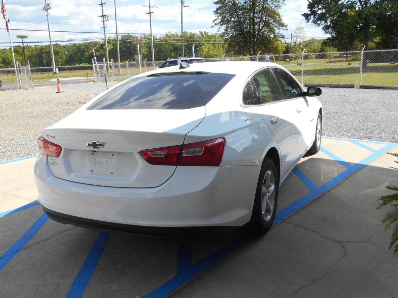 Used 2017 Chevrolet Malibu LS FWD image 3