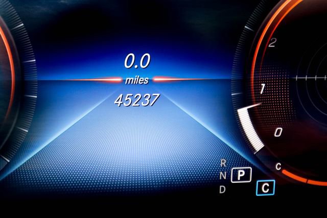 Used 2023 Mercedes-Benz C 300 4MATIC Coupe image 5