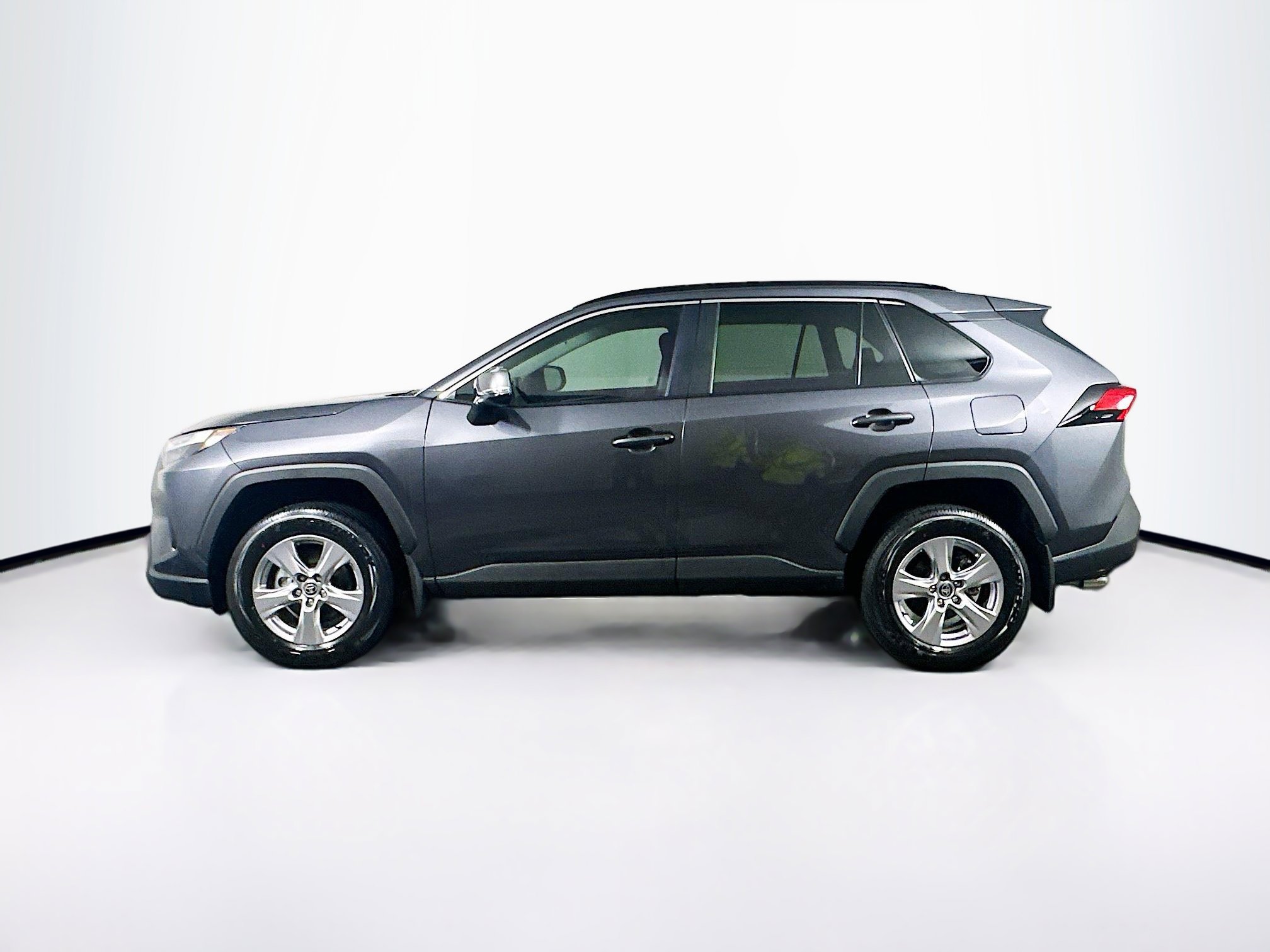 Used 2025 Toyota RAV4 XLE w/ Convenience Package image 4