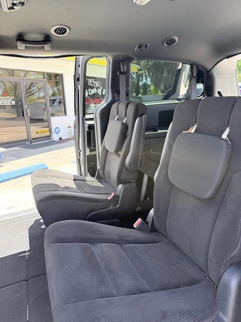 Used 2018 Dodge Grand Caravan SE FWD image 10