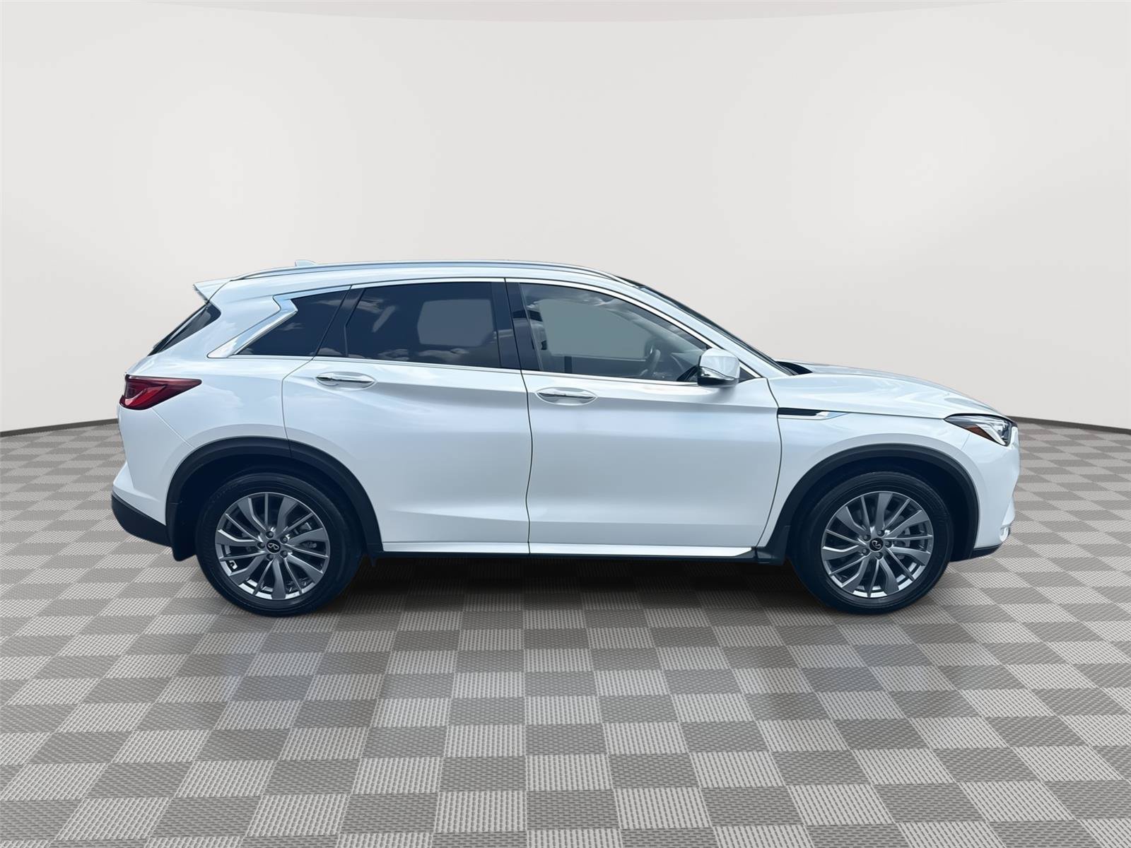 Certified 2025 INFINITI QX50 Luxe AWD/4WD image 5