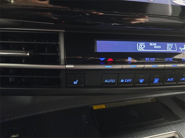 Used 2022 Toyota Sienna XSE image 15