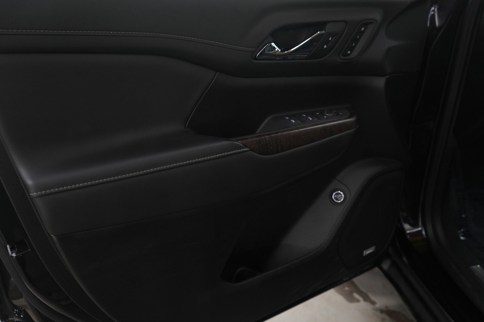 Used 2023 GMC Acadia Denali image 23