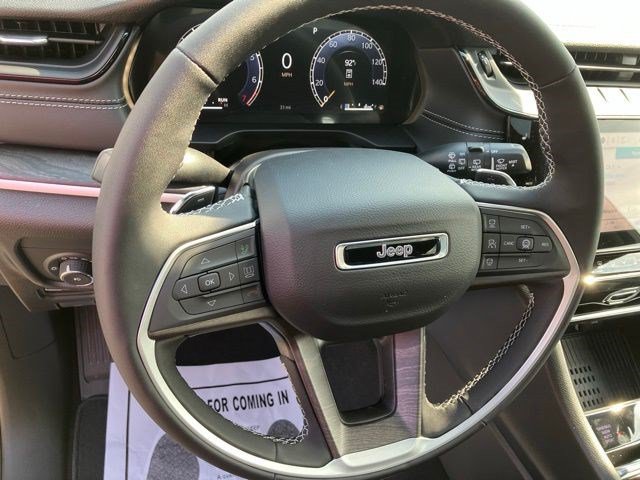 New 2026 Jeep Grand Cherokee Limited w/ Luxury Tech Group II AWD/4WD image 15