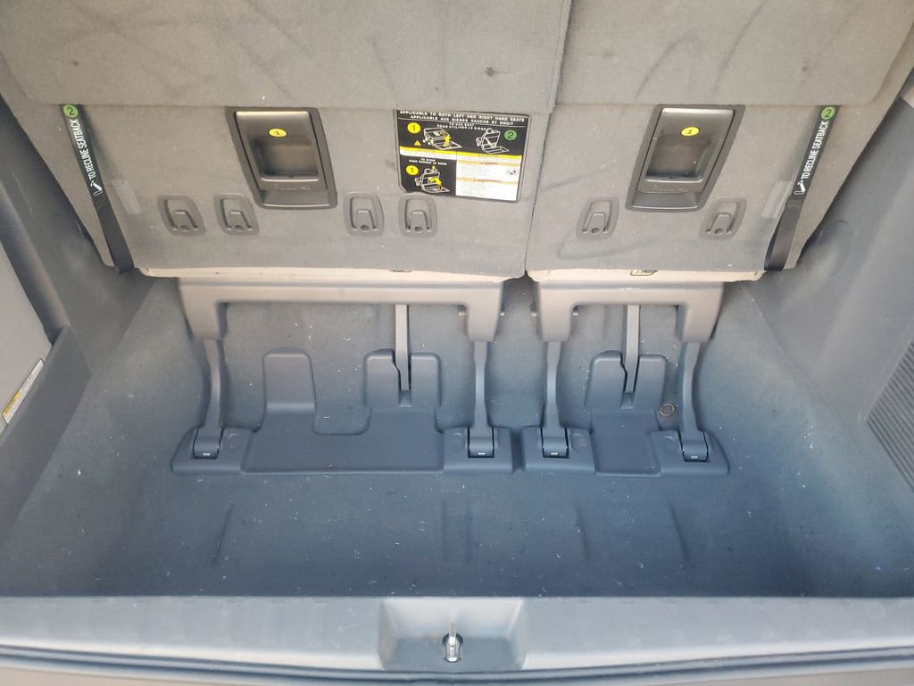 Used 2019 Toyota Sienna XLE image 8