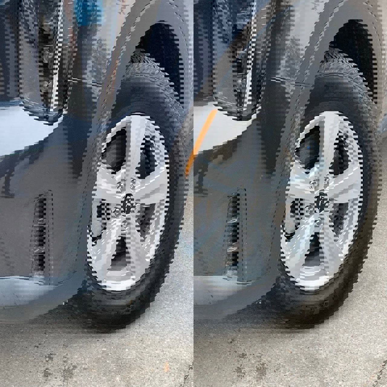 Used 2025 Kia Sorento LX image 8