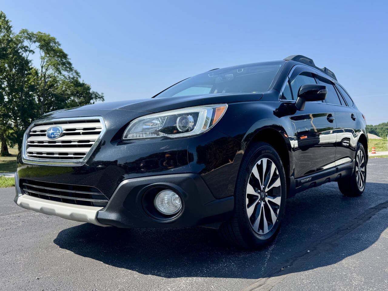 Used 2015 Subaru Outback 2.5i Limited AWD/4WD image 3
