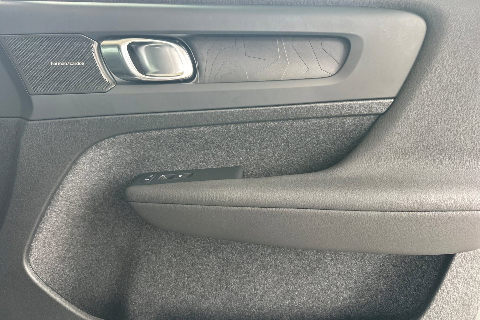 Used 2024 Volvo XC40 Recharge Ultimate w/ Protection Package Premier RWD image 19