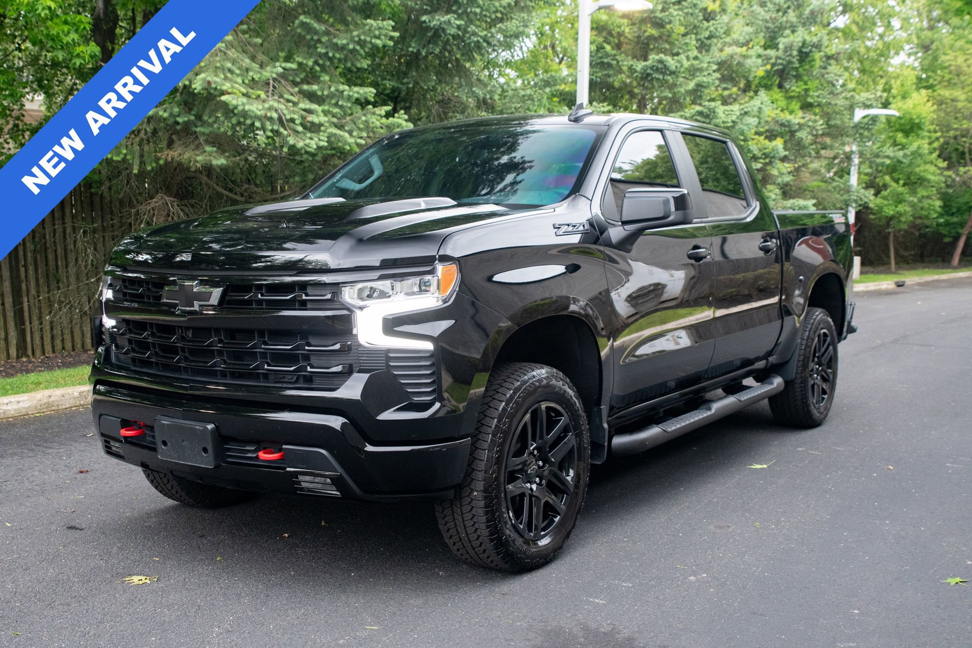 Used 2025 Chevrolet Silverado 1500 LT Trail Boss w/ Convenience Package II AWD/4WD image 2