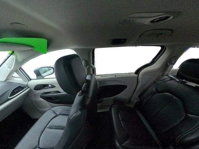 Used 2024 Chrysler Pacifica Touring-L image 33