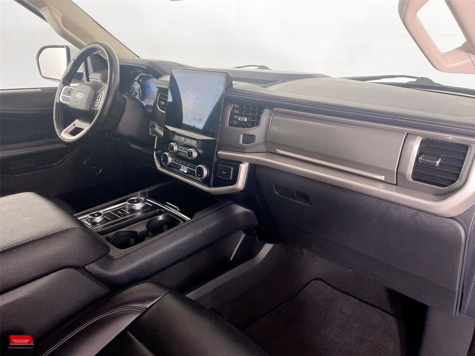 Used 2024 Ford Expedition XLT image 30