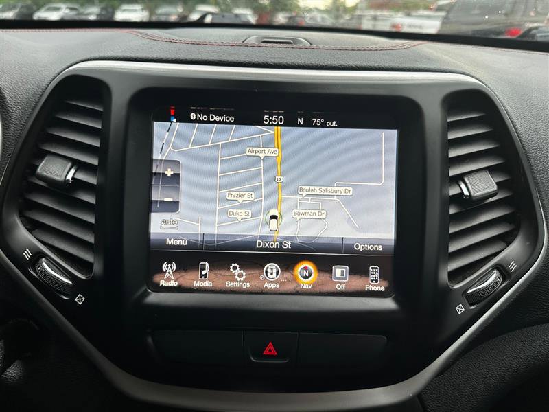 Used 2016 Jeep Cherokee Trailhawk AWD/4WD image 25