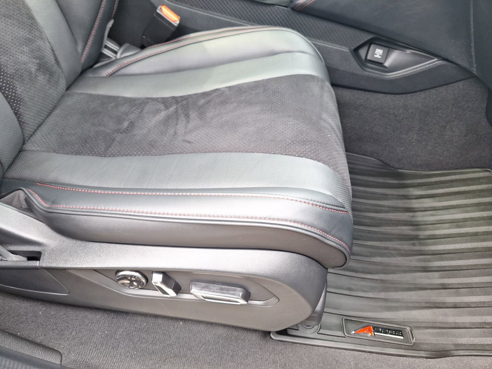 Used 2022 Acura MDX A-Spec image 38