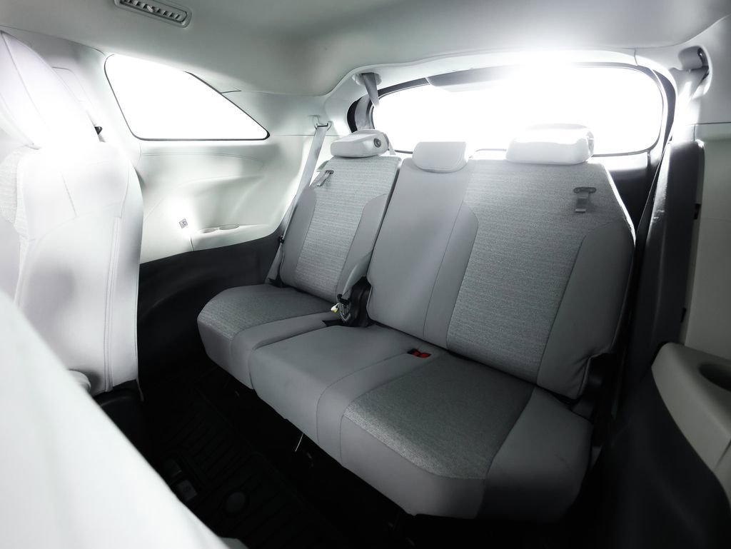 Used 2023 Toyota Sienna LE AWD/4WD image 18