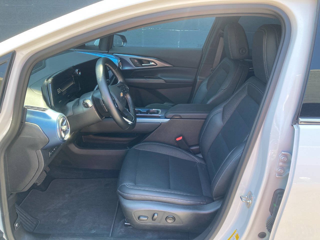 Used 2024 Chevrolet Equinox EV LT FWD image 10