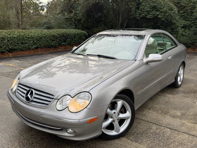 Used 2005 Mercedes-Benz CLK 320 Coupe image 2