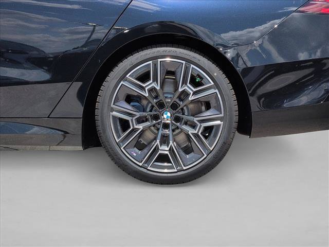 Used 2027 BMW 550e xDrive AWD/4WD image 10