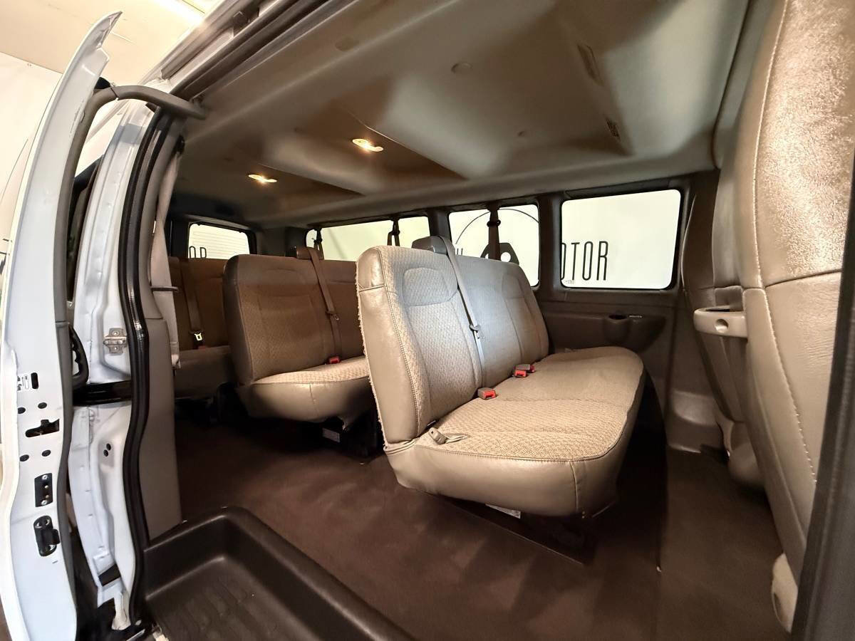 Used 2023 Chevrolet Express 3500 LT w/ LT Preferred Equipment Group image 19