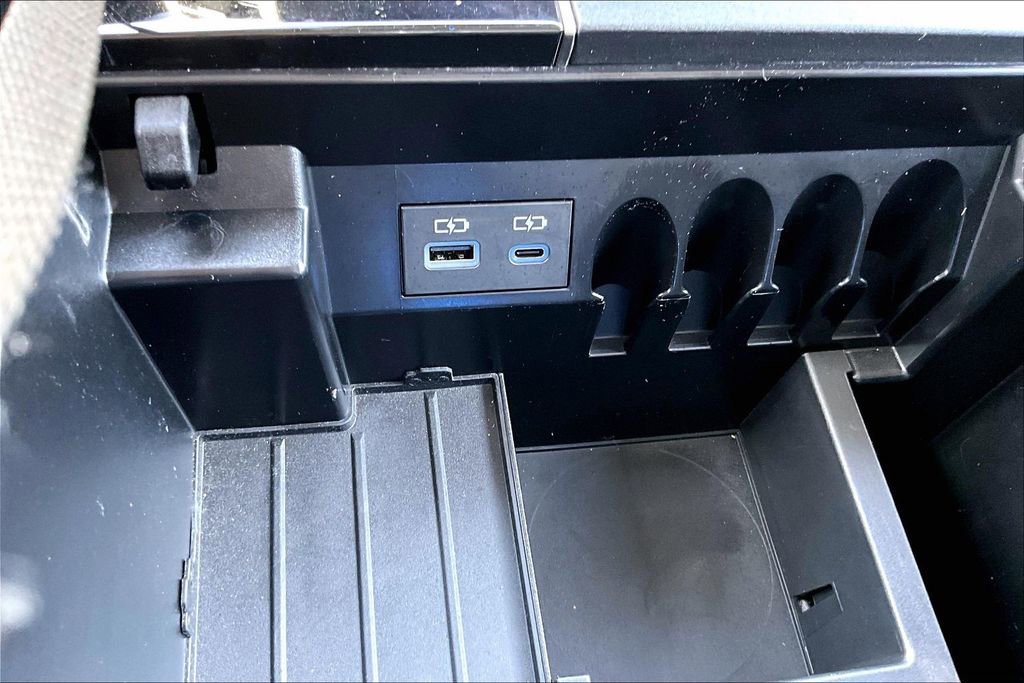 Used 2024 Toyota Tundra Limited w/ TRD Off-Road Package AWD/4WD image 17