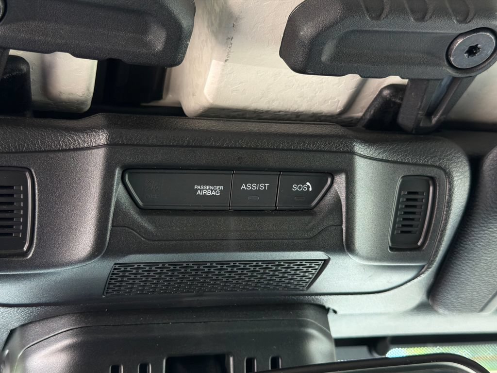 Used 2024 Jeep Wrangler Unlimited Sahara AWD/4WD image 32