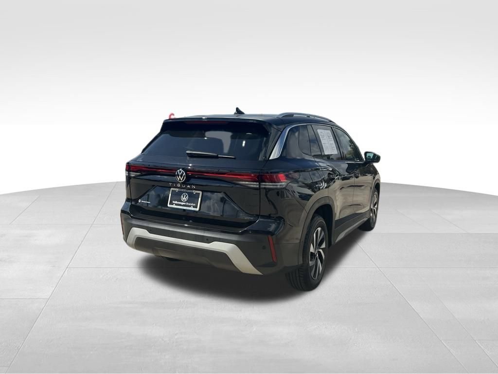 Certified 2025 Volkswagen Tiguan S image 5