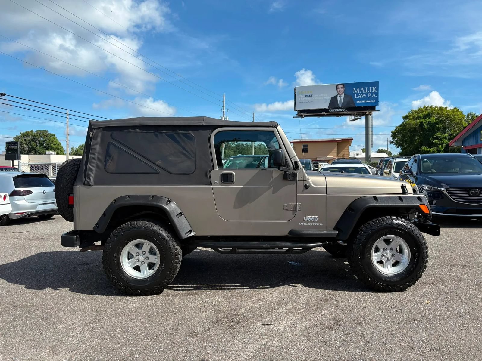 Used 2006 Jeep Wrangler Unlimited w/ Premium Audio Group AWD/4WD image 4