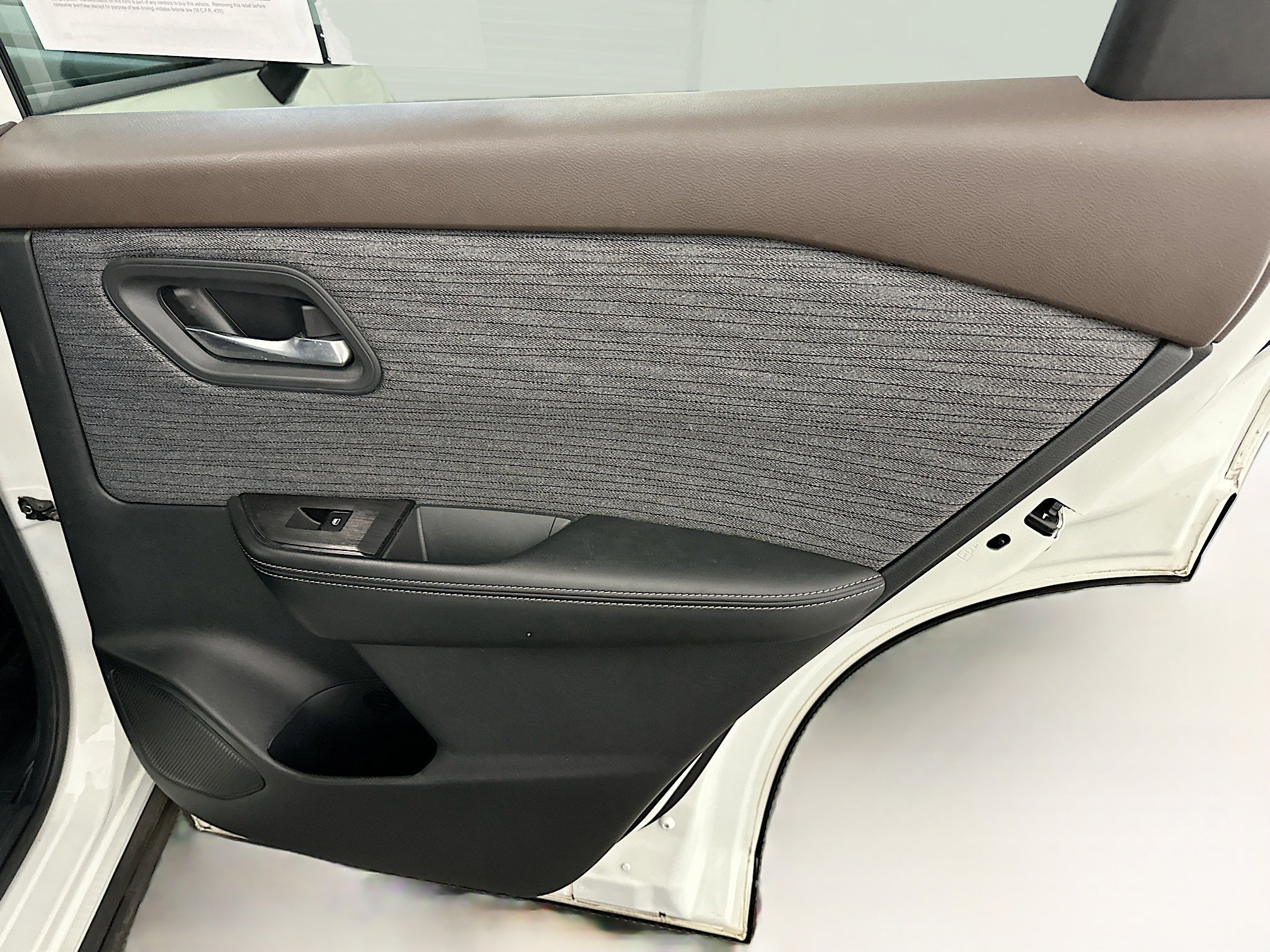 Used 2023 Nissan Rogue SV image 30