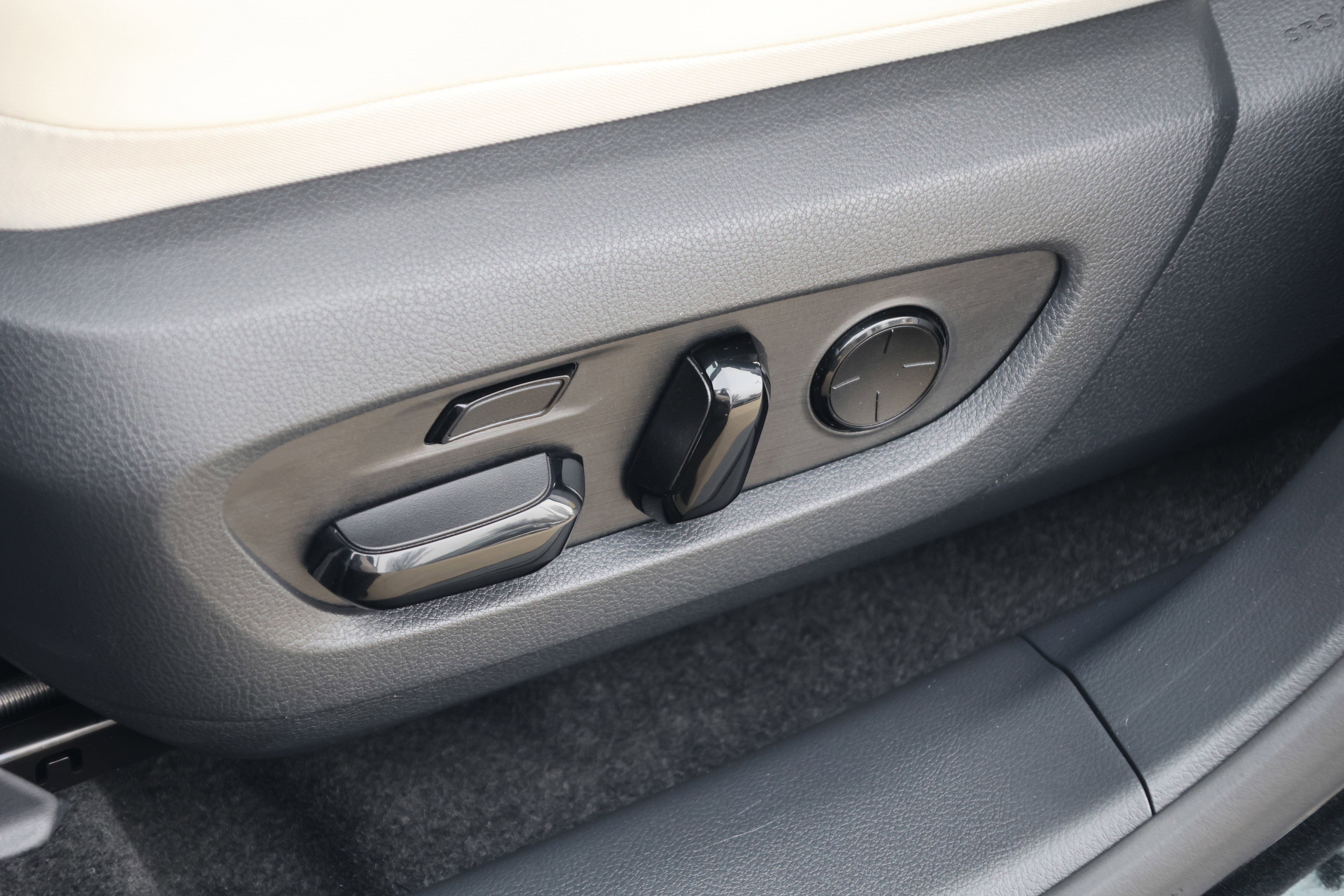 Certified 2025 Lexus RX 450h AWD w/ Convenience Package image 34