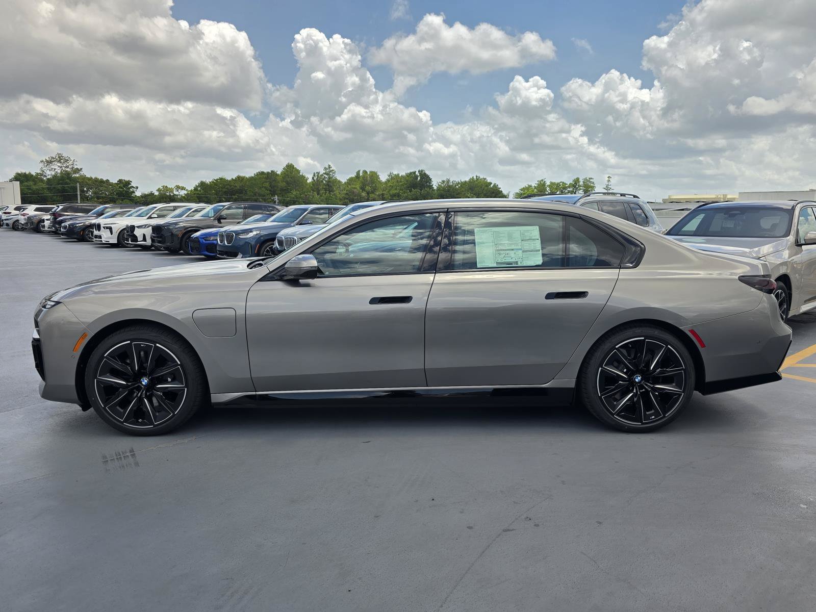 New 2026 BMW 750e xDrive w/ Premium Package AWD/4WD image 8