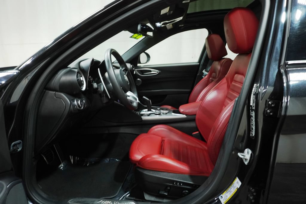 Used 2023 Alfa Romeo Giulia Veloce AWD/4WD image 11