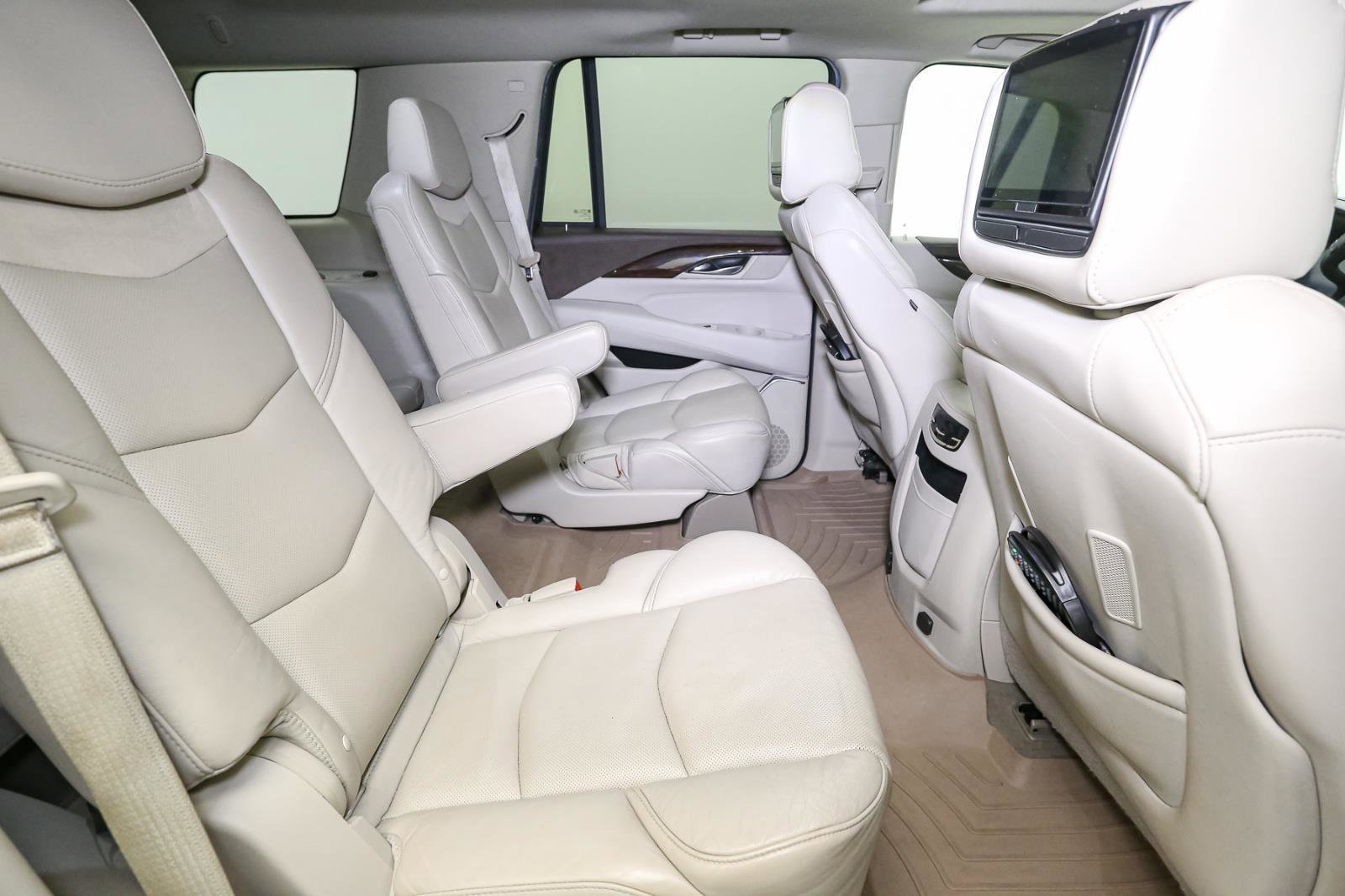 Used 2017 Cadillac Escalade Luxury image 25