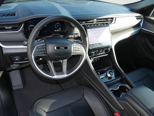 New 2025 Jeep Grand Cherokee Limited w/ Black Appearance Package image 14