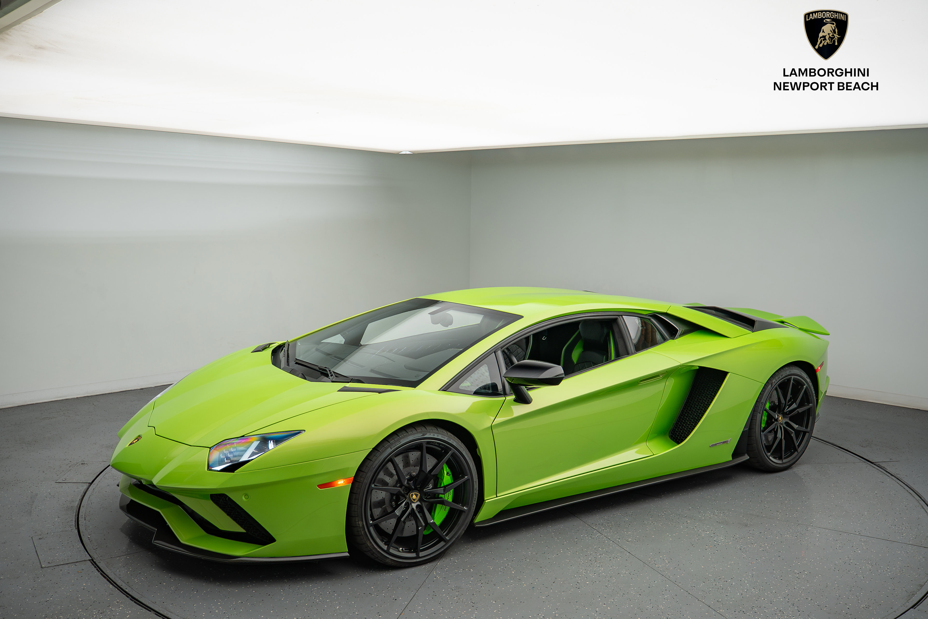 Used 2018 Lamborghini Aventador S image 14