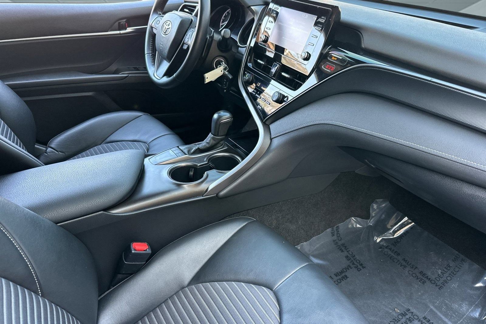 Used 2022 Toyota Camry SE image 31