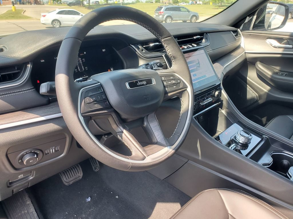 New 2025 Jeep Grand Cherokee Limited image 17