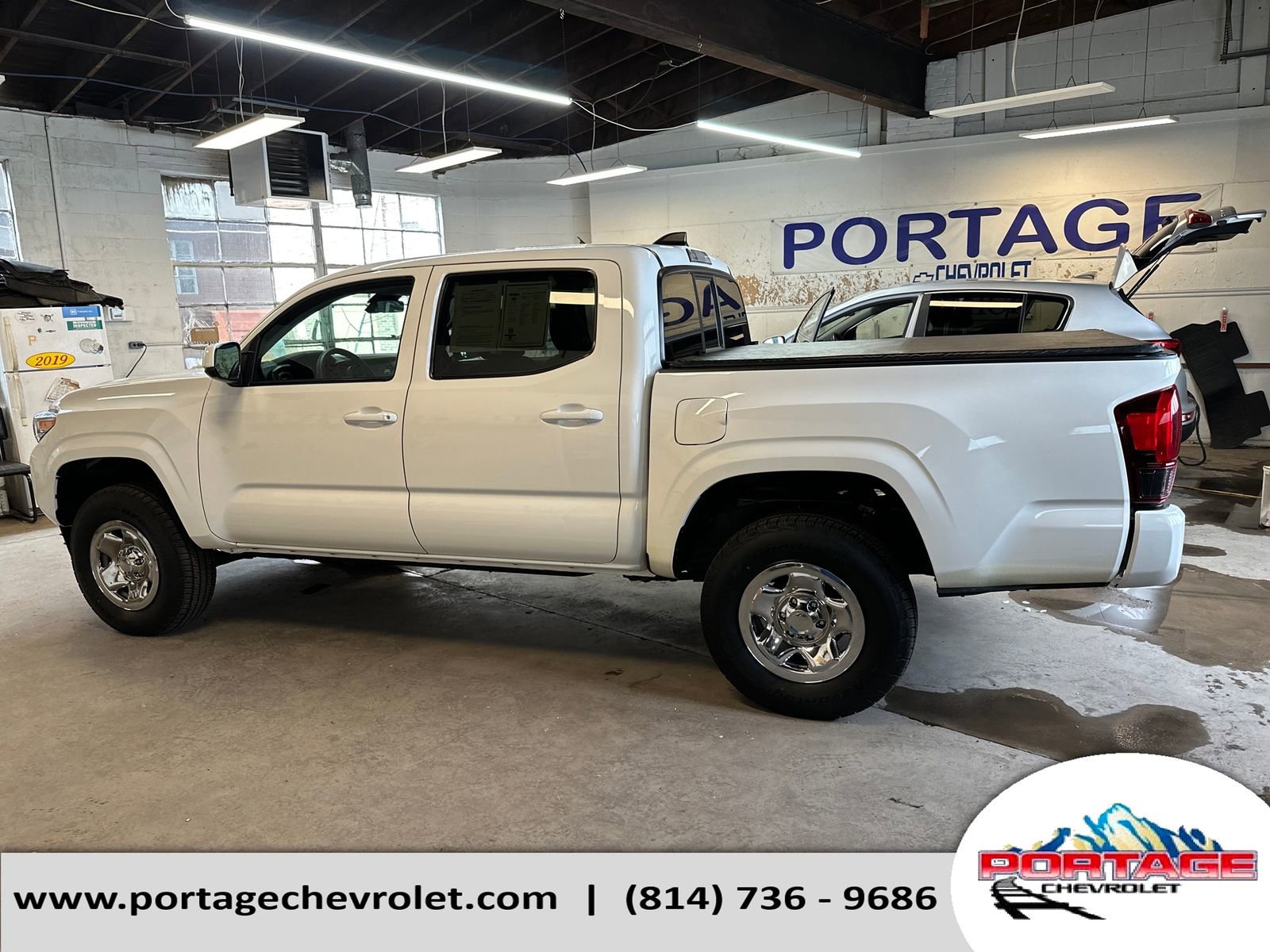 Used 2022 Toyota Tacoma SR AWD/4WD image 2