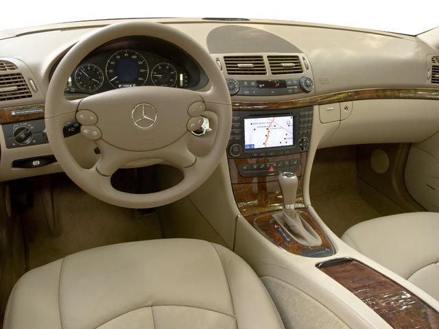 Used 2009 Mercedes-Benz E 350 4MATIC Sedan image 4